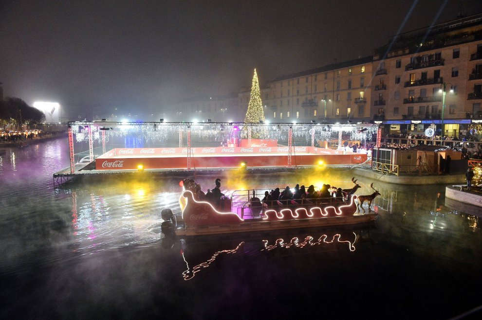Natale sulla slitta di Babbo Natale in Darsena a Milano